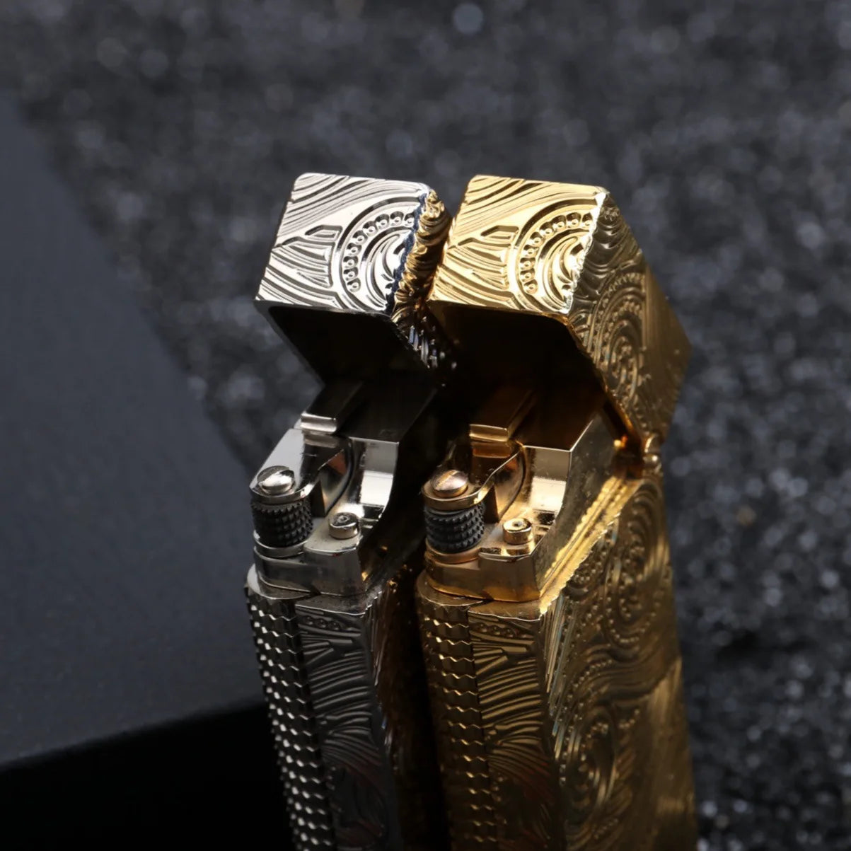 2024 New Luxury Brass Lighter With Side Sliding Gold Carving European Classical Grinding Wheel Ignition Lighter