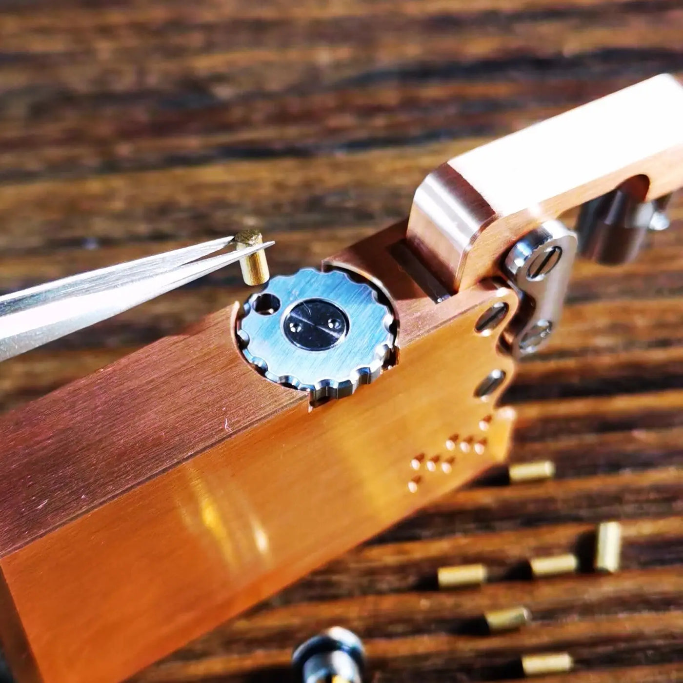 Handmade Brass Mechanical Automatic Ignition Gasoline Lighter And Titanium Alloy Material Gift Box